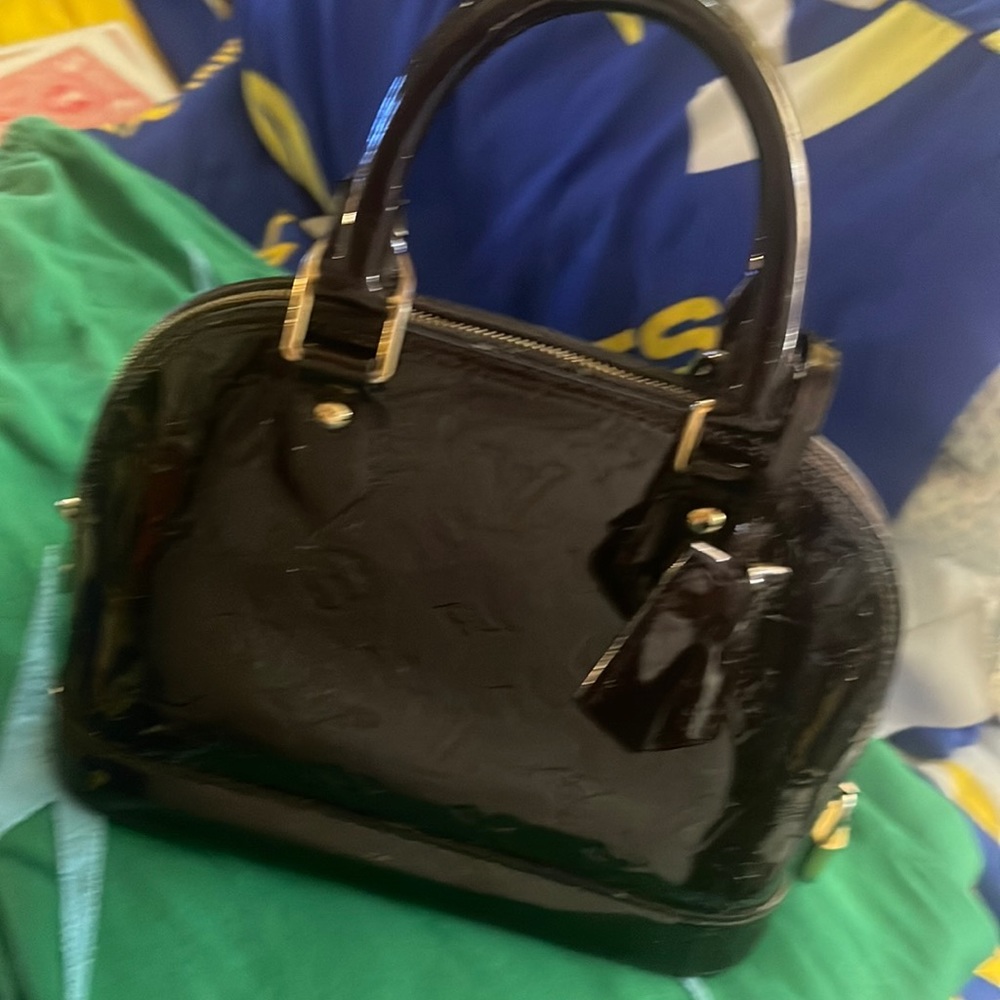 Louis Vuitton op Handle Paten Monogram